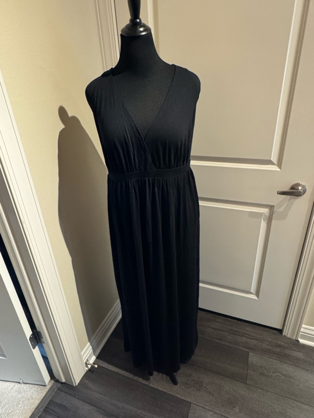 ASOS Sleeveless Black V-Neck Maxi Dress - Classic Women's Dress